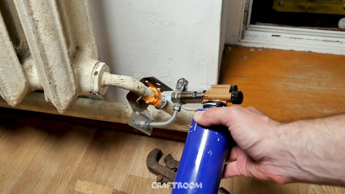 4 полезных инструмента из болтов и гаек для электрика и сантехника