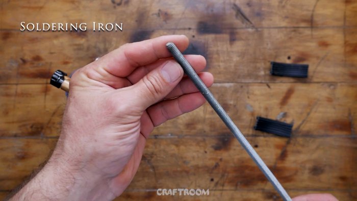 4 полезных инструмента из болтов и гаек для электрика и сантехника