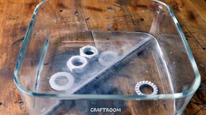 4 полезных инструмента из болтов и гаек для электрика и сантехника