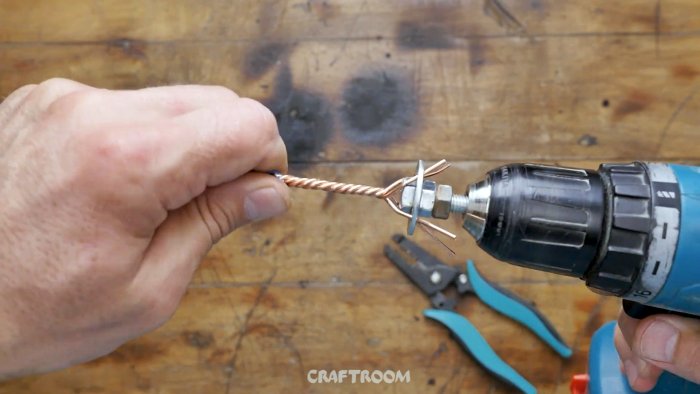 4 полезных инструмента из болтов и гаек для электрика и сантехника