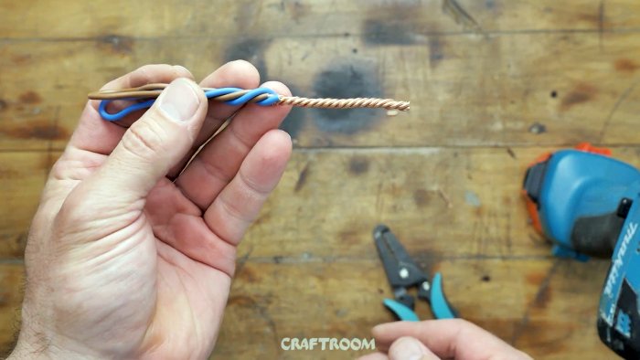 4 полезных инструмента из болтов и гаек для электрика и сантехника