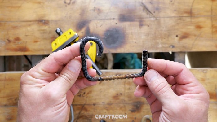 4 полезных инструмента из болтов и гаек для электрика и сантехника