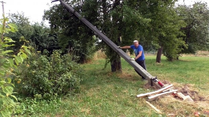Как вытащить бетонный столб домкратом