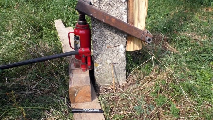 Как вытащить бетонный столб домкратом