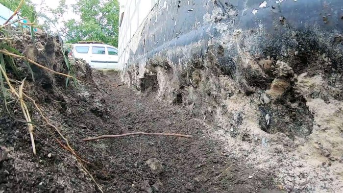 Как надежно утеплить фундамент самому