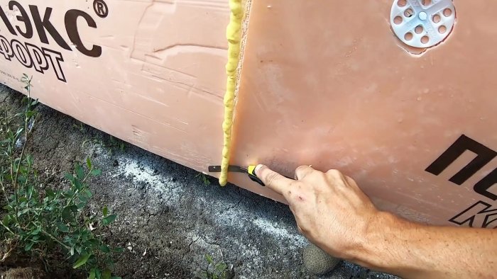 Как надежно утеплить фундамент самому