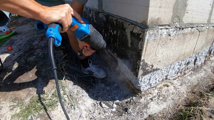 Как надежно утеплить фундамент самому