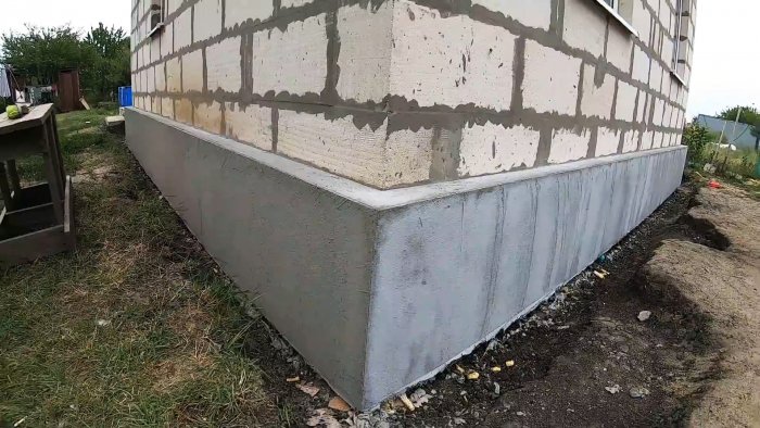 Как надежно утеплить фундамент самому