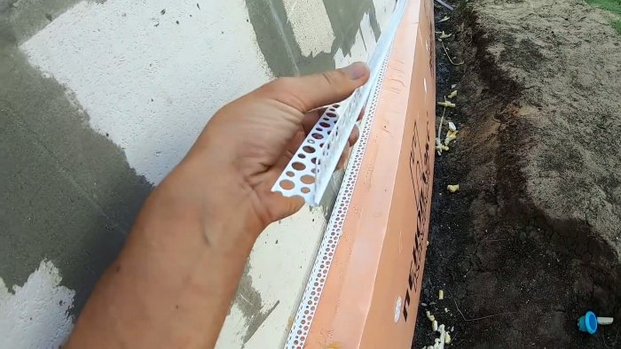 Как надежно утеплить фундамент самому