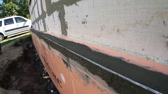 Как надежно утеплить фундамент самому