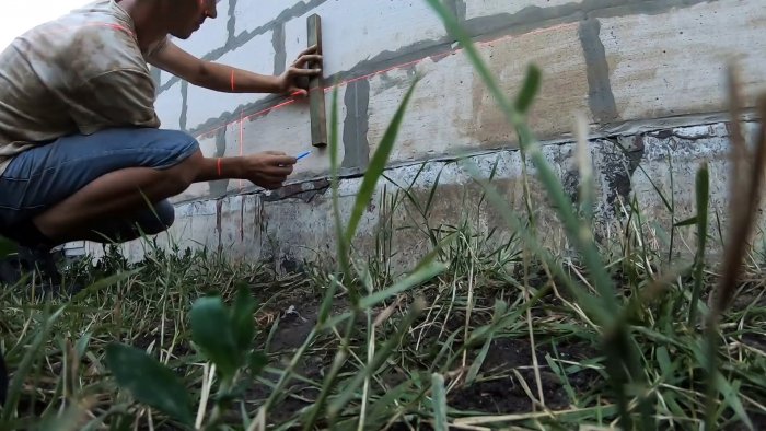 Как надежно утеплить фундамент самому