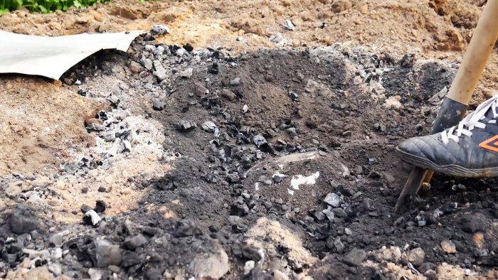 Как запечь 5 кг мяса в яме одним куском