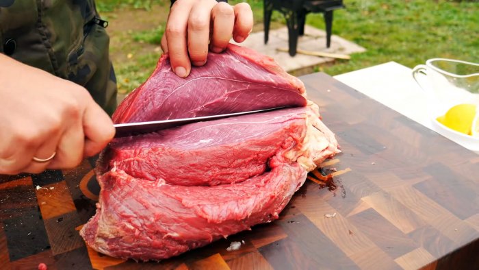 Как запечь 5 кг мяса в яме одним куском