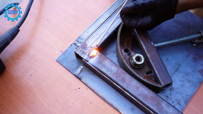 Удобное приспособление из тормозной колодки для сварки труб под прямым углом