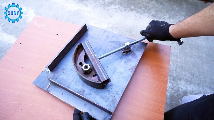 Удобное приспособление из тормозной колодки для сварки труб под прямым углом