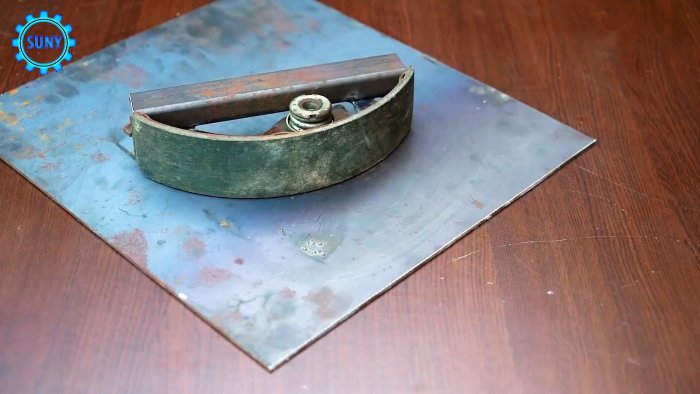 Удобное приспособление из тормозной колодки для сварки труб под прямым углом