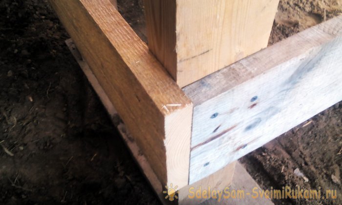 Удобный и простой верстак для торцовки досок