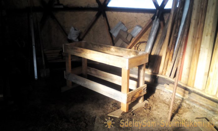 Удобный и простой верстак для торцовки досок