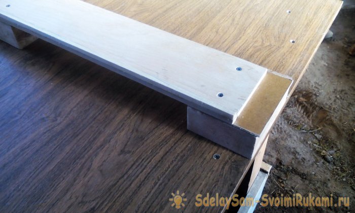 Удобный и простой верстак для торцовки досок