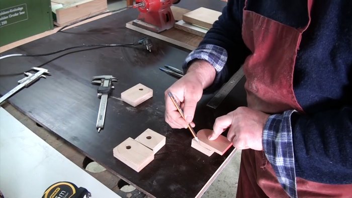 Универсальный кондуктор для заточки циркулярных пил на обычном наждаке