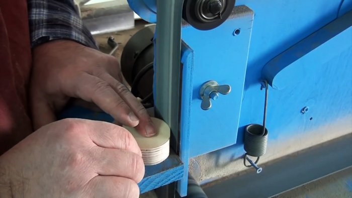 Универсальный кондуктор для заточки циркулярных пил на обычном наждаке