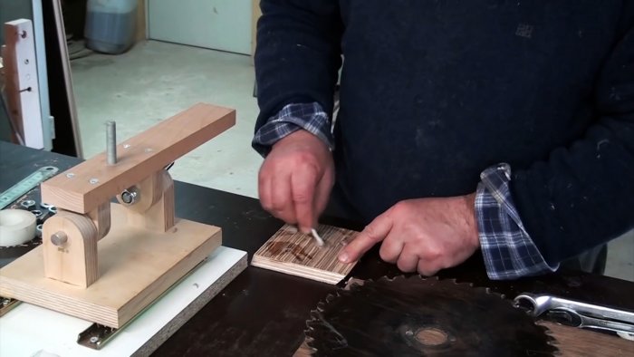 Универсальный кондуктор для заточки циркулярных пил на обычном наждаке