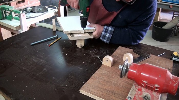 Универсальный кондуктор для заточки циркулярных пил на обычном наждаке