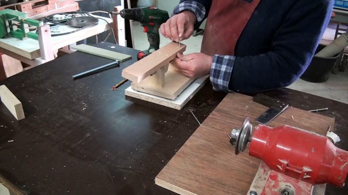 Универсальный кондуктор для заточки циркулярных пил на обычном наждаке