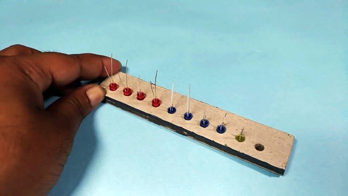 Светодиодный индикатор уровня с питанием напрямую от динамика