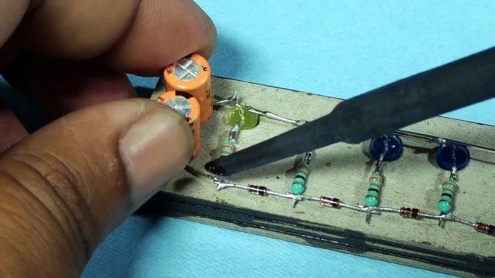 Светодиодный индикатор уровня с питанием напрямую от динамика