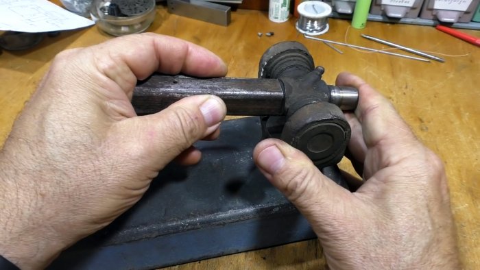 Как из крестовины кардана сделать низковольтный мини отрезной станок