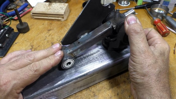 Как из крестовины кардана сделать низковольтный мини отрезной станок