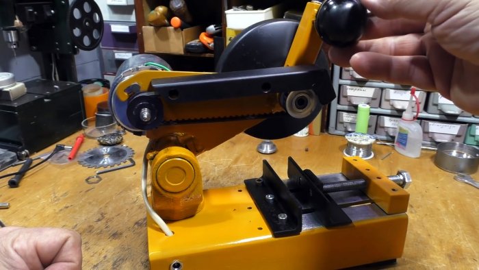 Как из крестовины кардана сделать низковольтный мини отрезной станок