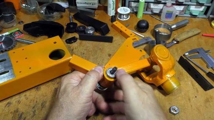 Как из крестовины кардана сделать низковольтный мини отрезной станок