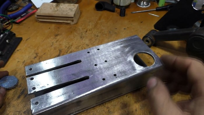 Как из крестовины кардана сделать низковольтный мини отрезной станок