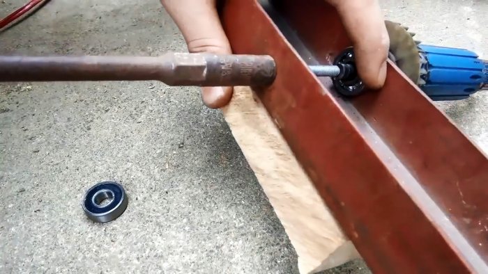 Как сделать простейший съемник для подшипника за 5 минут