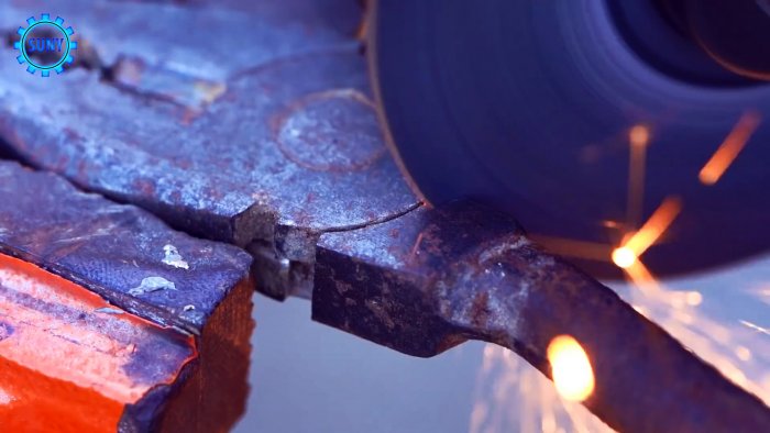 Ручной дырокол для жести из сломанных плоскогубцев