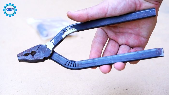 Ручной дырокол для жести из сломанных плоскогубцев