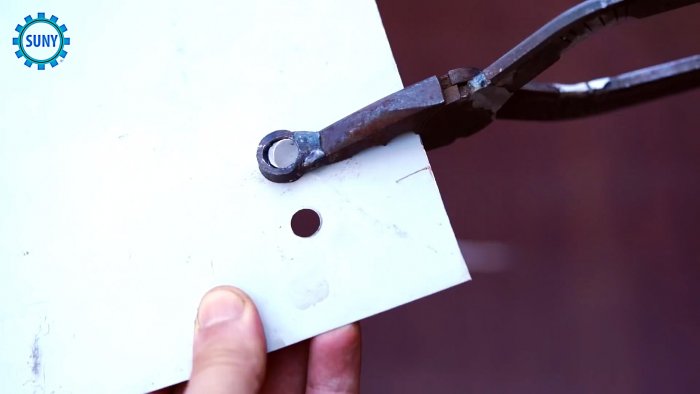 Ручной дырокол для жести из сломанных плоскогубцев