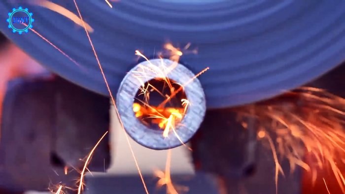 Ручной дырокол для жести из сломанных плоскогубцев