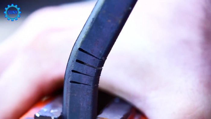 Ручной дырокол для жести из сломанных плоскогубцев