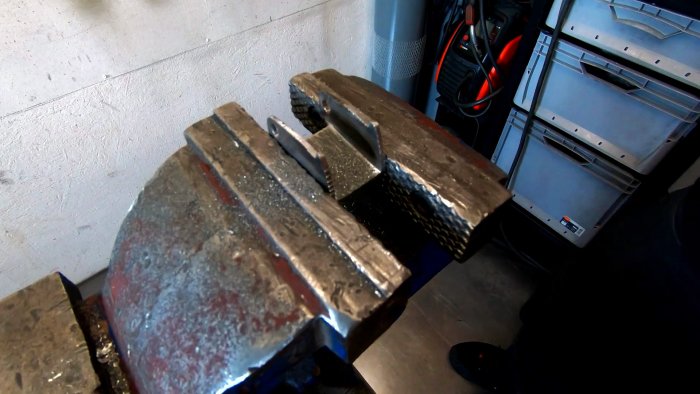 Более функционального станка из болгарки вы вряд ли увидите