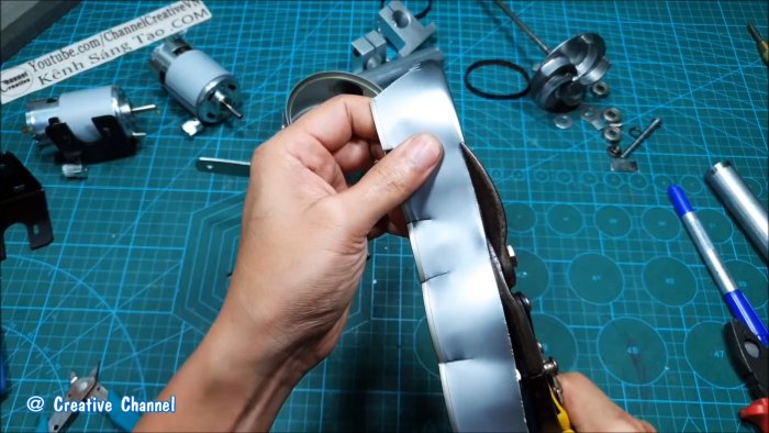 Как из консервных банок сделать мощную помпу на двух моторах