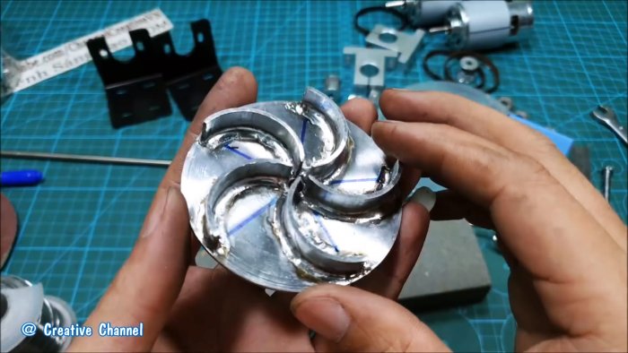 Как из консервных банок сделать мощную помпу на двух моторах