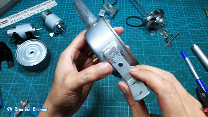 Как из консервных банок сделать мощную помпу на двух моторах