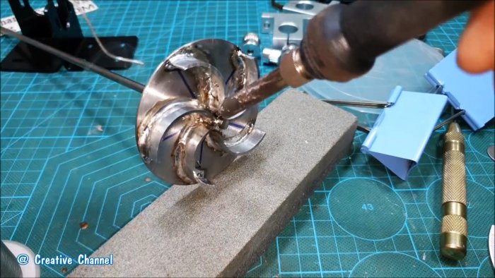 Как из консервных банок сделать мощную помпу на двух моторах