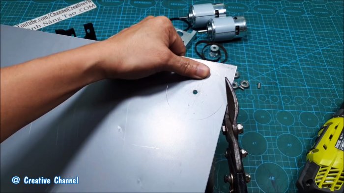 Как из консервных банок сделать мощную помпу на двух моторах