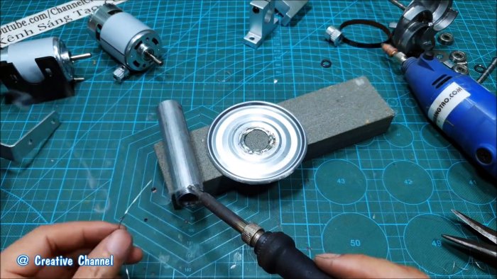 Как из консервных банок сделать мощную помпу на двух моторах