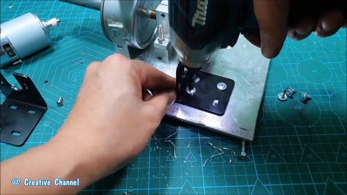 Как из консервных банок сделать мощную помпу на двух моторах