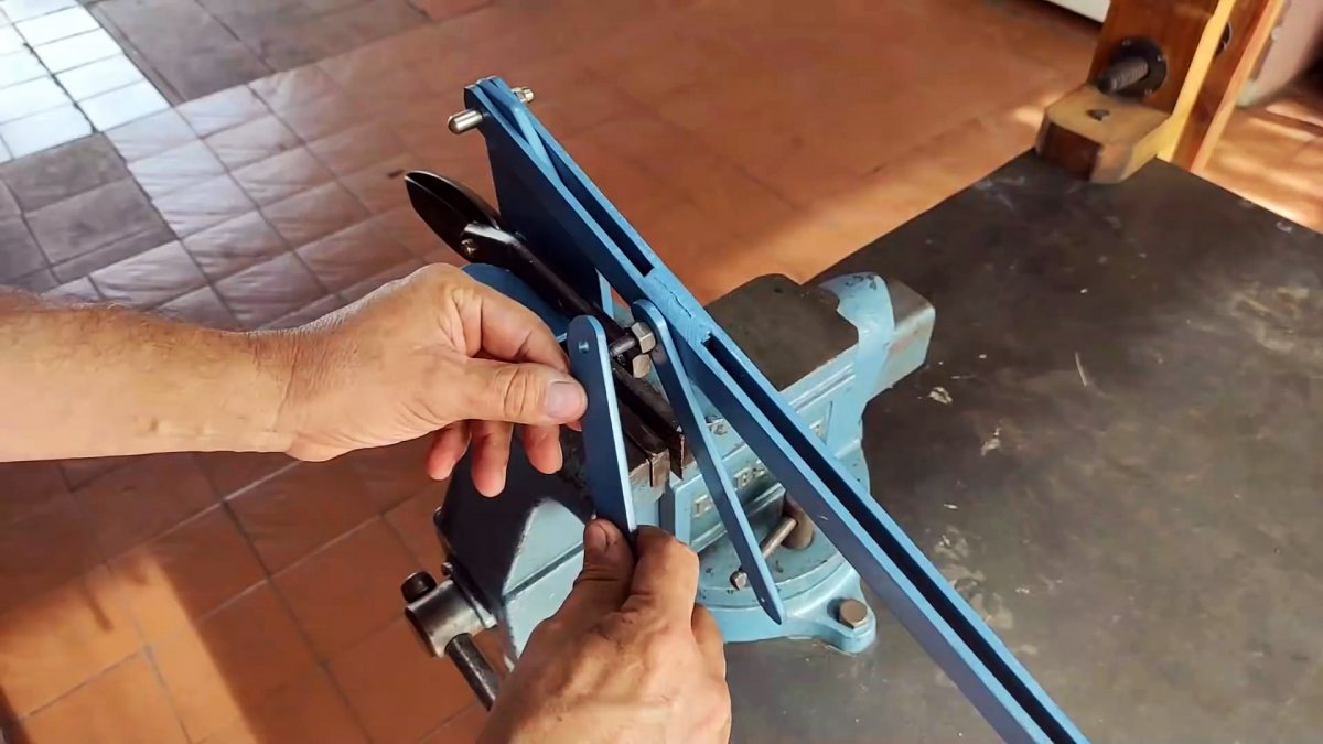 Как сделать рычажные ножницы по металлу из обычных